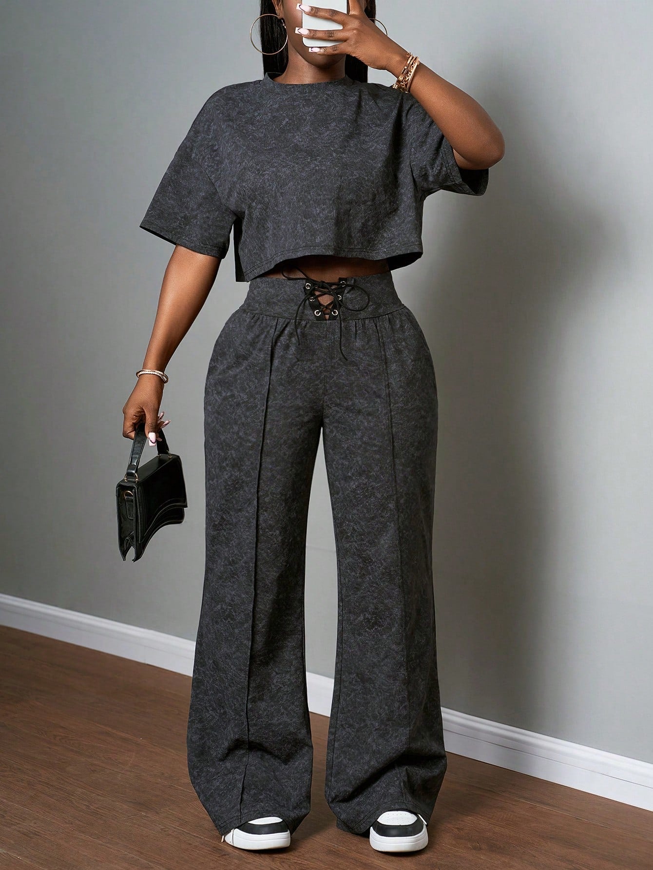 Slaydiva 2025 Spring and Summer New All-Match Casual Street Style Black and Gray Snowflake Fabric, round Neck Loose Short-Sleeved T-Shirt + High Waist Strap Flared Trousers Ladies Two-Piece Suit, Suitable for Music Festivals, Easter, St. Patrick, Daily Outings, Parties, Graduation Season, Sports and Leisure