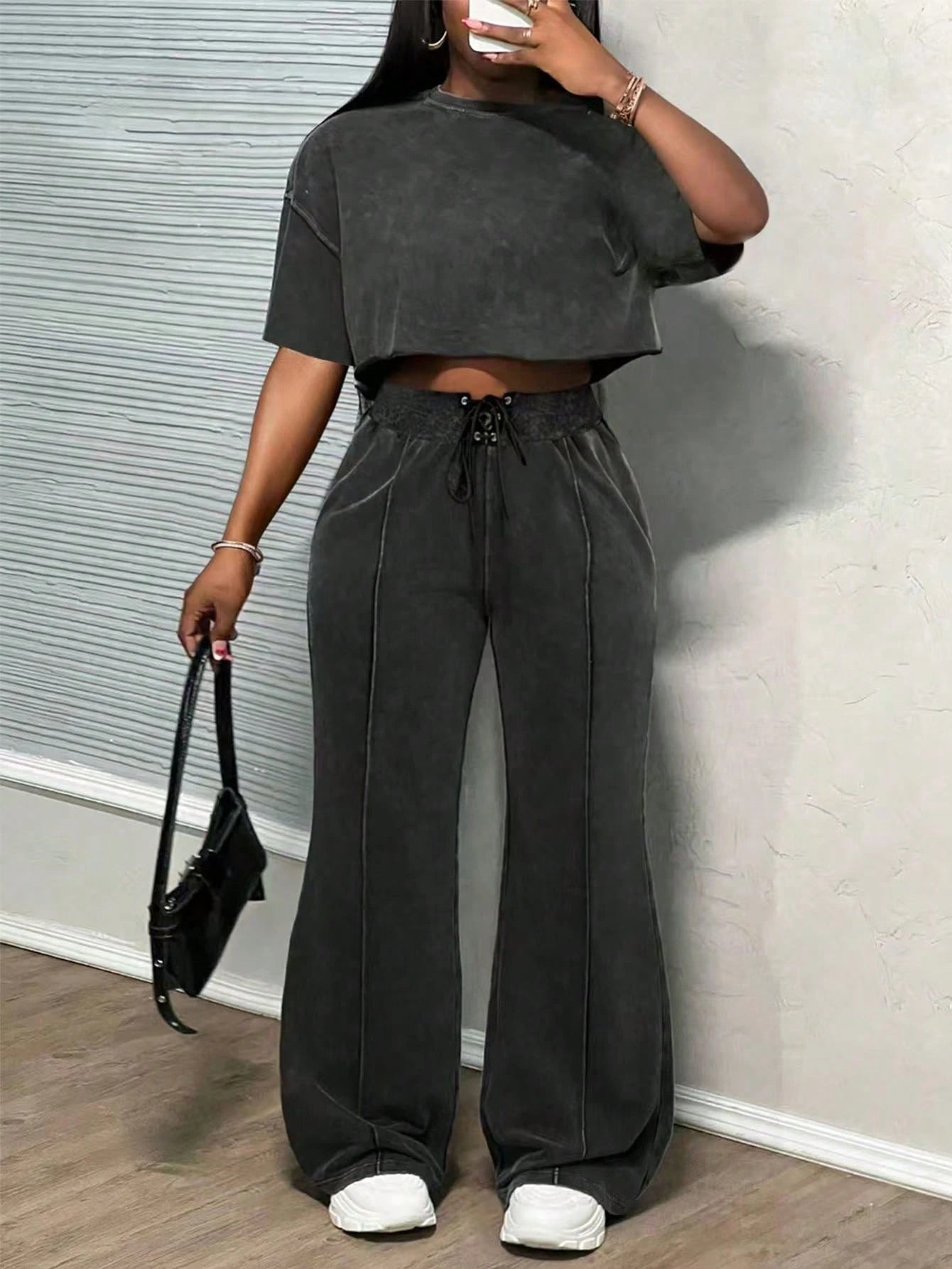 Slaydiva 2025 Spring and Summer New All-Match Casual Street Style Black and Gray Snowflake Fabric, round Neck Loose Short-Sleeved T-Shirt + High Waist Strap Flared Trousers Ladies Two-Piece Suit, Suitable for Music Festivals, Easter, St. Patrick, Daily Outings, Parties, Graduation Season, Sports and Leisure