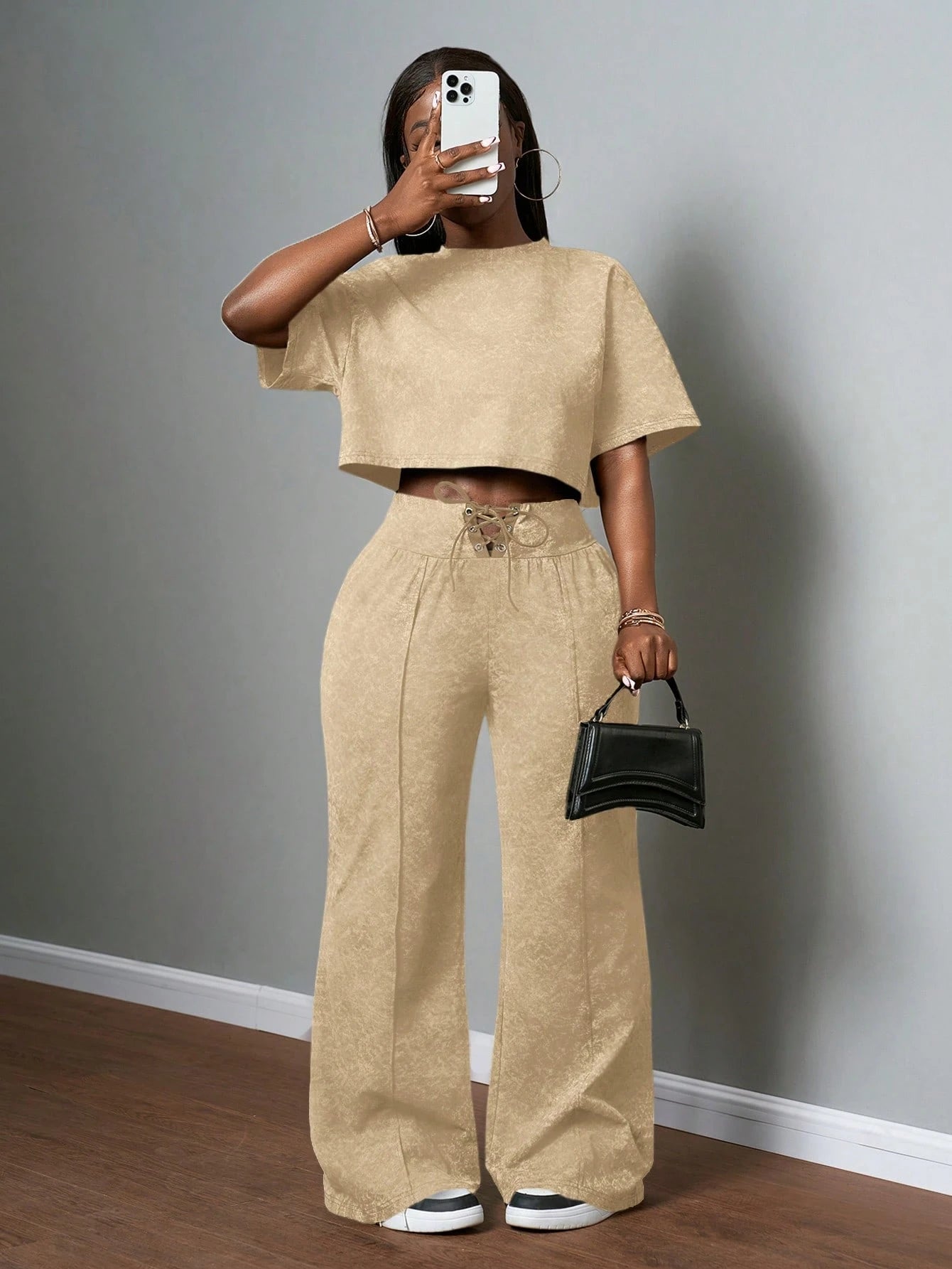 Slaydiva 2025 Spring and Summer New All-Match Casual Street Style Black and Gray Snowflake Fabric, round Neck Loose Short-Sleeved T-Shirt + High Waist Strap Flared Trousers Ladies Two-Piece Suit, Suitable for Music Festivals, Easter, St. Patrick, Daily Outings, Parties, Graduation Season, Sports and Leisure