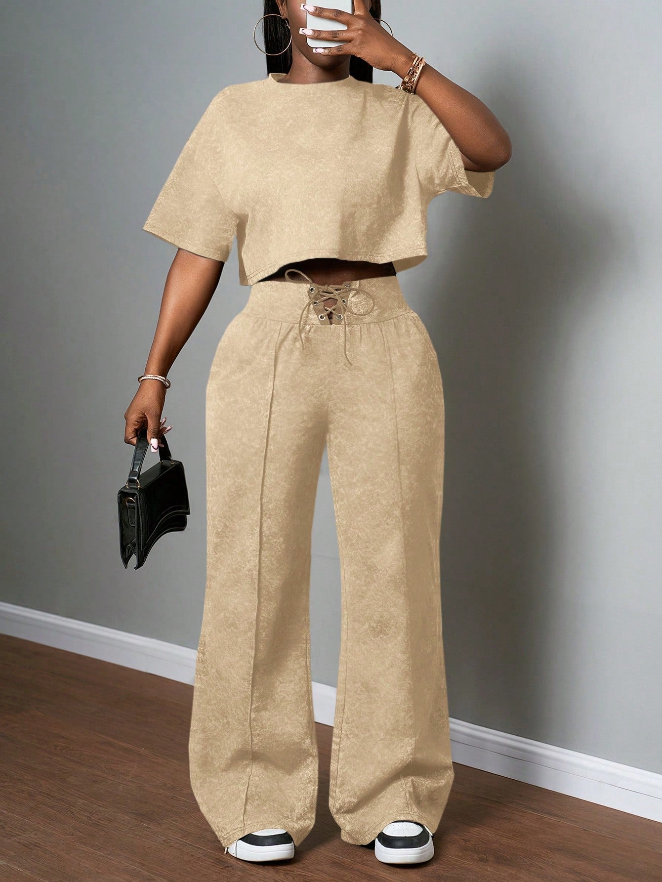 Slaydiva 2025 Spring and Summer New All-Match Casual Street Style Black and Gray Snowflake Fabric, round Neck Loose Short-Sleeved T-Shirt + High Waist Strap Flared Trousers Ladies Two-Piece Suit, Suitable for Music Festivals, Easter, St. Patrick, Daily Outings, Parties, Graduation Season, Sports and Leisure