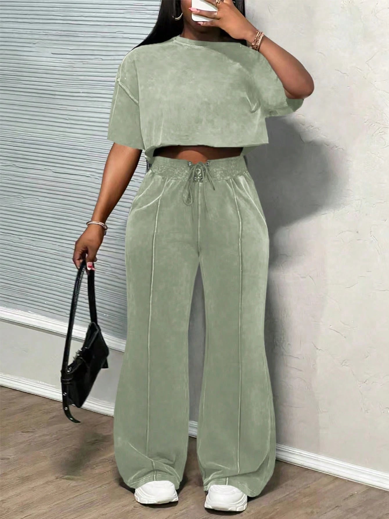 Slaydiva 2025 Spring and Summer New All-Match Casual Street Style Black and Gray Snowflake Fabric, round Neck Loose Short-Sleeved T-Shirt + High Waist Strap Flared Trousers Ladies Two-Piece Suit, Suitable for Music Festivals, Easter, St. Patrick, Daily Outings, Parties, Graduation Season, Sports and Leisure