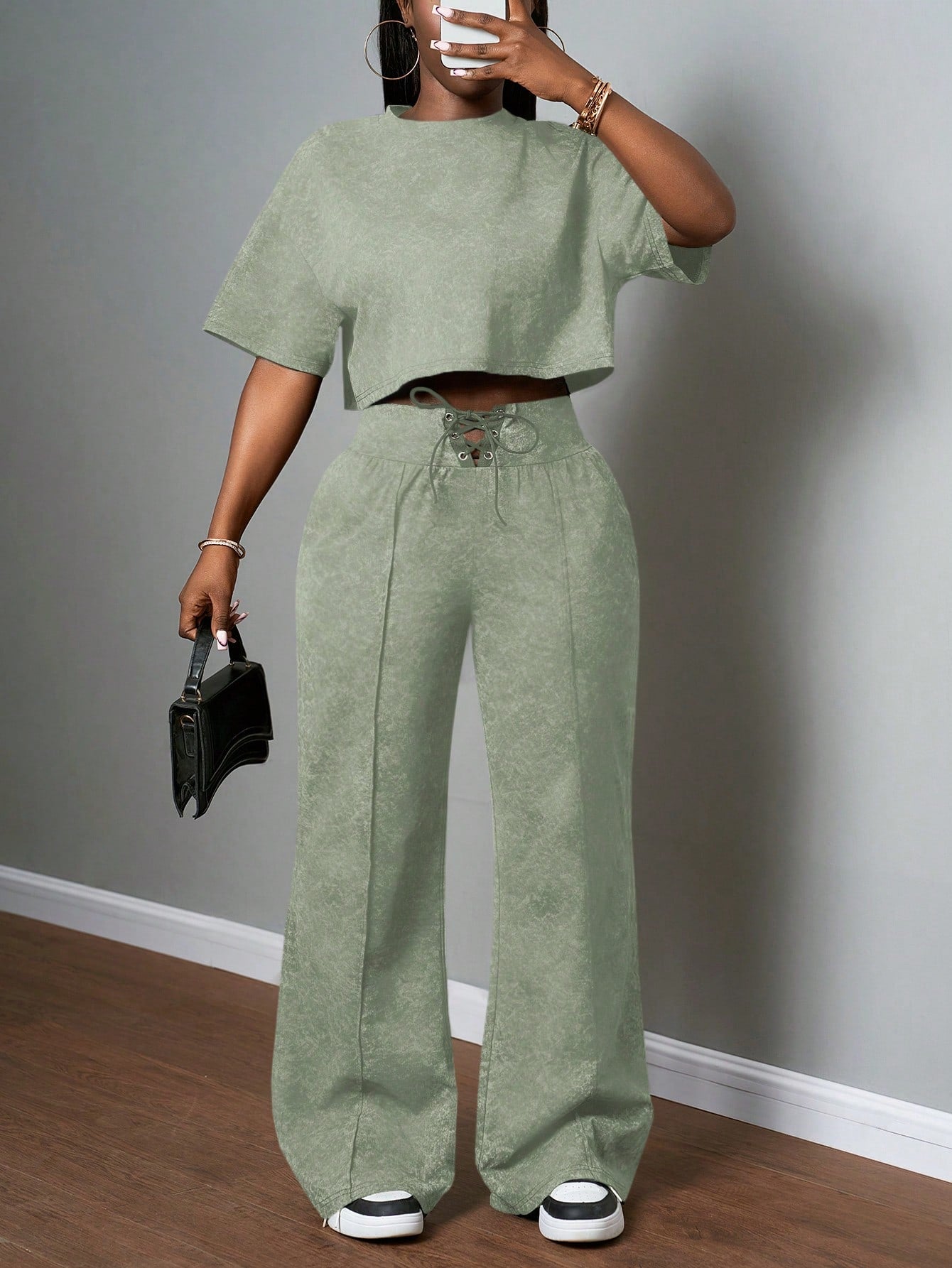 Slaydiva 2025 Spring and Summer New All-Match Casual Street Style Black and Gray Snowflake Fabric, round Neck Loose Short-Sleeved T-Shirt + High Waist Strap Flared Trousers Ladies Two-Piece Suit, Suitable for Music Festivals, Easter, St. Patrick, Daily Outings, Parties, Graduation Season, Sports and Leisure