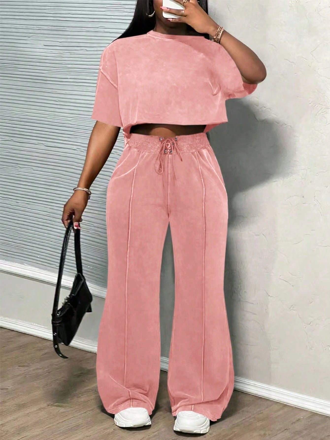 Slaydiva 2025 Spring and Summer New All-Match Casual Street Style Black and Gray Snowflake Fabric, round Neck Loose Short-Sleeved T-Shirt + High Waist Strap Flared Trousers Ladies Two-Piece Suit, Suitable for Music Festivals, Easter, St. Patrick, Daily Outings, Parties, Graduation Season, Sports and Leisure