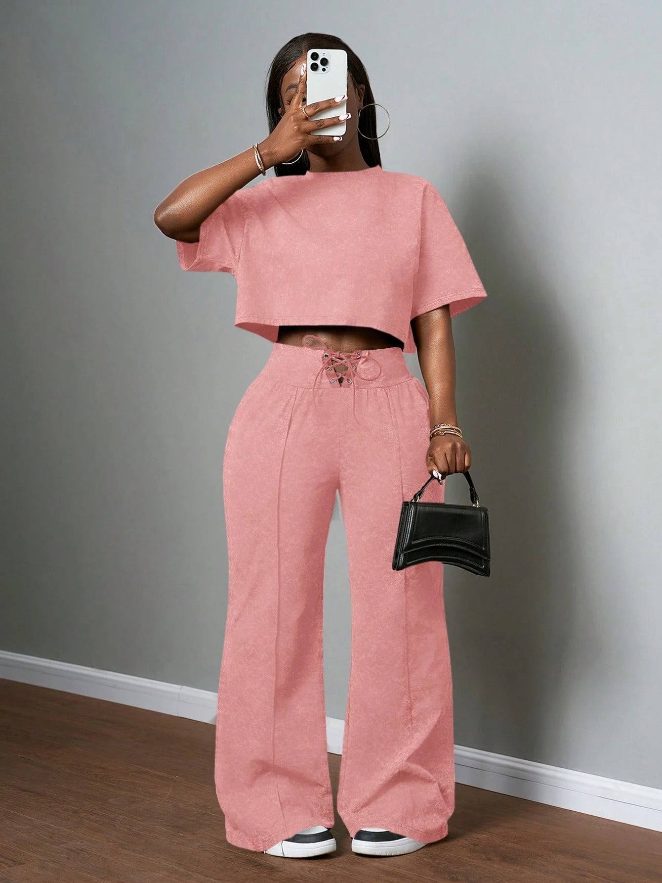 Slaydiva 2025 Spring and Summer New All-Match Casual Street Style Black and Gray Snowflake Fabric, round Neck Loose Short-Sleeved T-Shirt + High Waist Strap Flared Trousers Ladies Two-Piece Suit, Suitable for Music Festivals, Easter, St. Patrick, Daily Outings, Parties, Graduation Season, Sports and Leisure