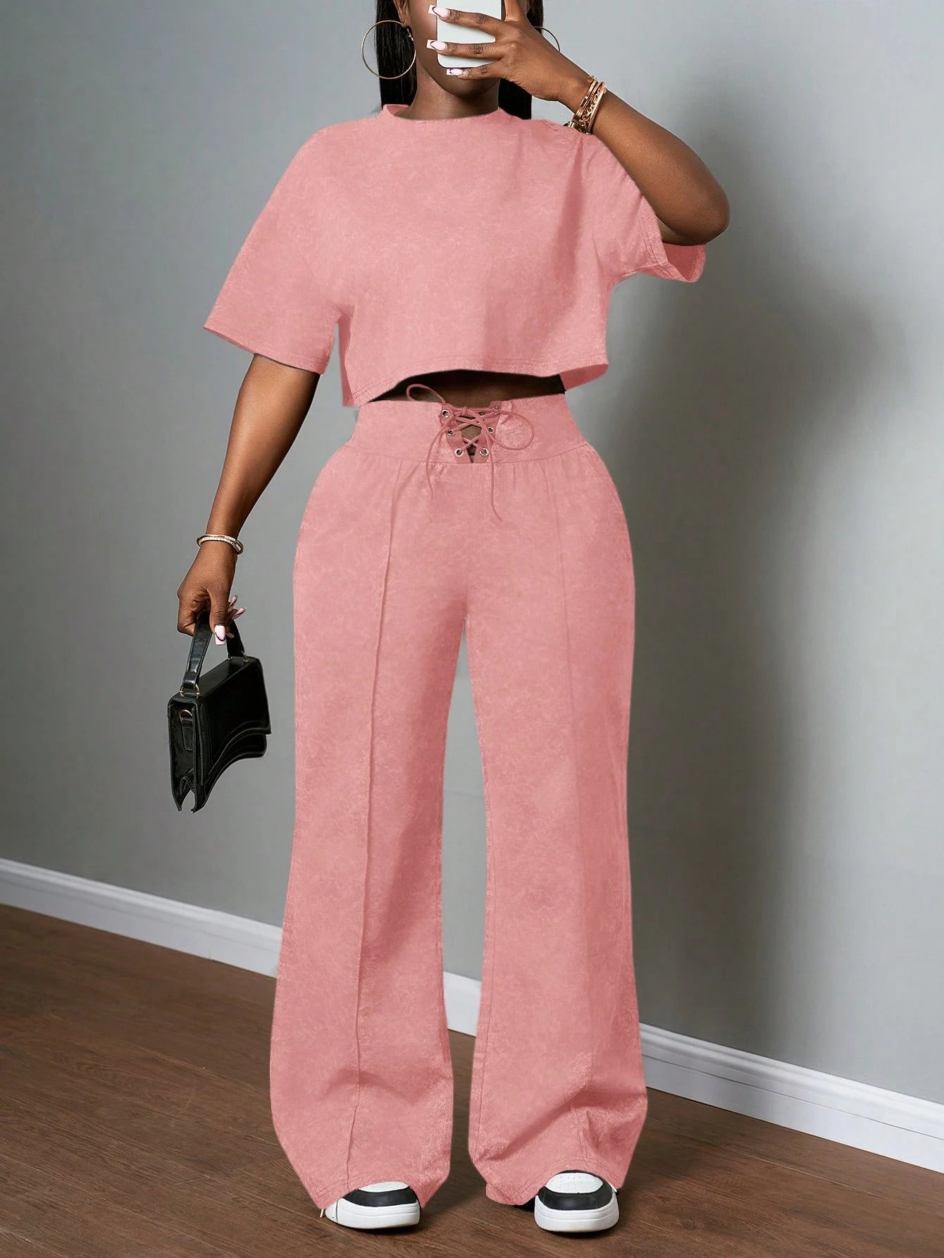 Slaydiva 2025 Spring and Summer New All-Match Casual Street Style Black and Gray Snowflake Fabric, round Neck Loose Short-Sleeved T-Shirt + High Waist Strap Flared Trousers Ladies Two-Piece Suit, Suitable for Music Festivals, Easter, St. Patrick, Daily Outings, Parties, Graduation Season, Sports and Leisure