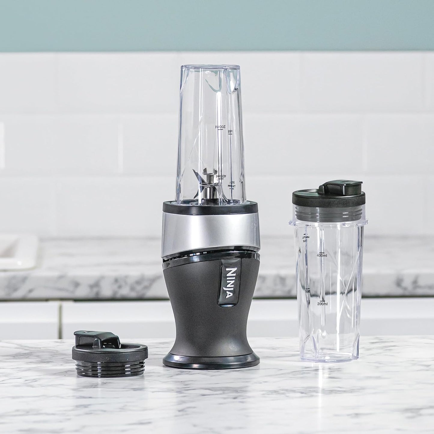 700W Slim Blender & Smoothie Maker, 2X 470Ml Cups with Spout Lids, Personal Blender, Crush Ice & Frozen Fruit, Silver/Black QB3001UKS