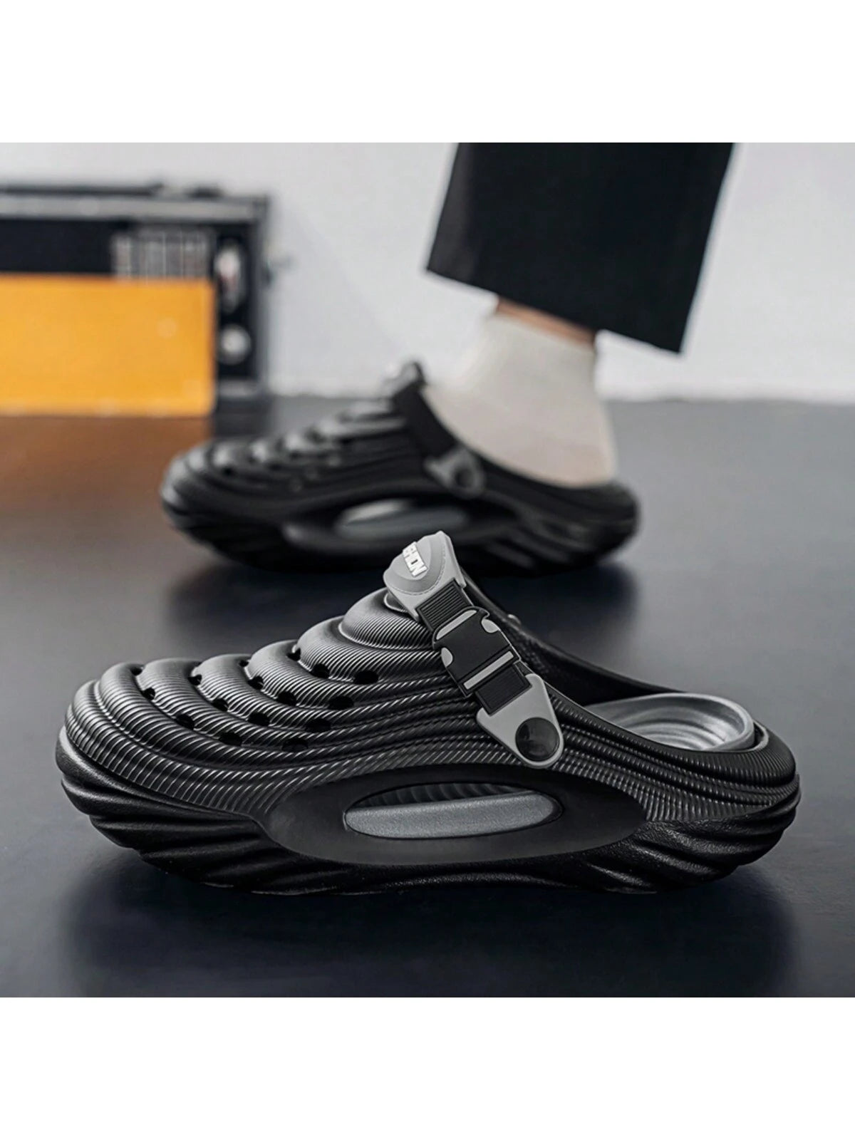 Plus Size Men'S Summer Outdoor Breathable Sandals, Soft Thick Tire Sole Anti-Slip Closed Toe Beach/Hiking Slippers