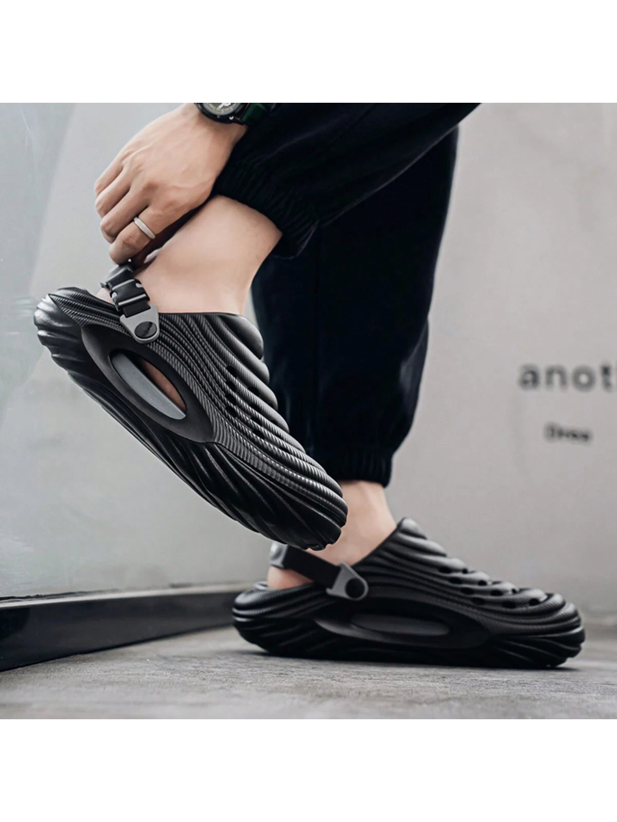 Plus Size Men'S Summer Outdoor Breathable Sandals, Soft Thick Tire Sole Anti-Slip Closed Toe Beach/Hiking Slippers