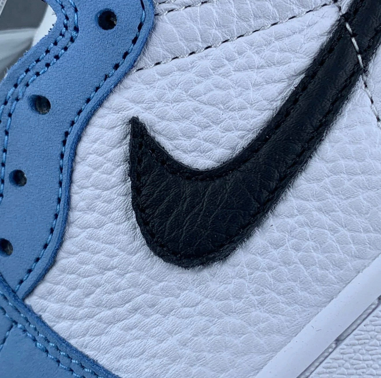 Jordan 1 Retro High University Blue