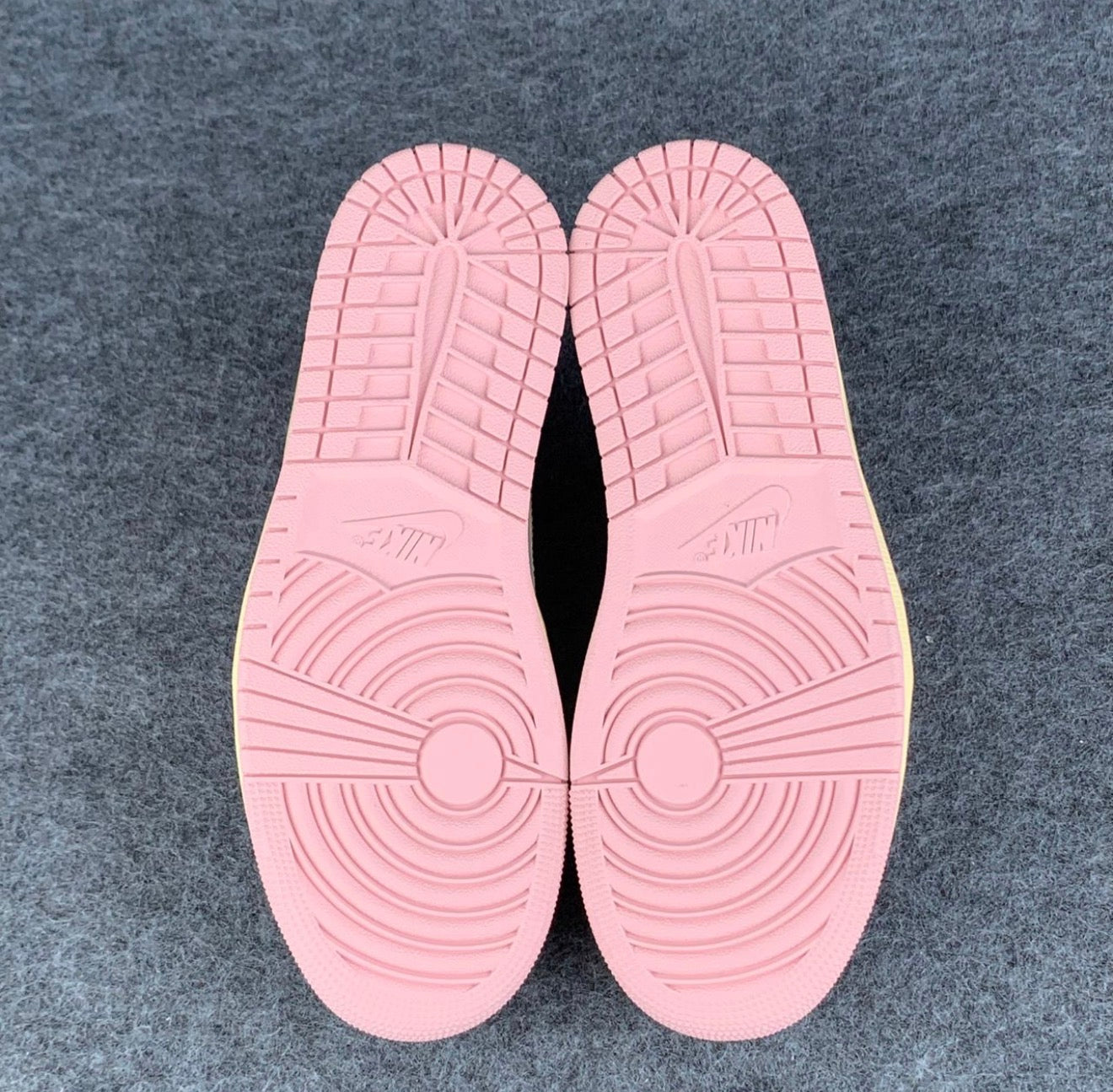 Travis Scott x Air Jordan 1 Low OG SP 'Sail Shy Pink'