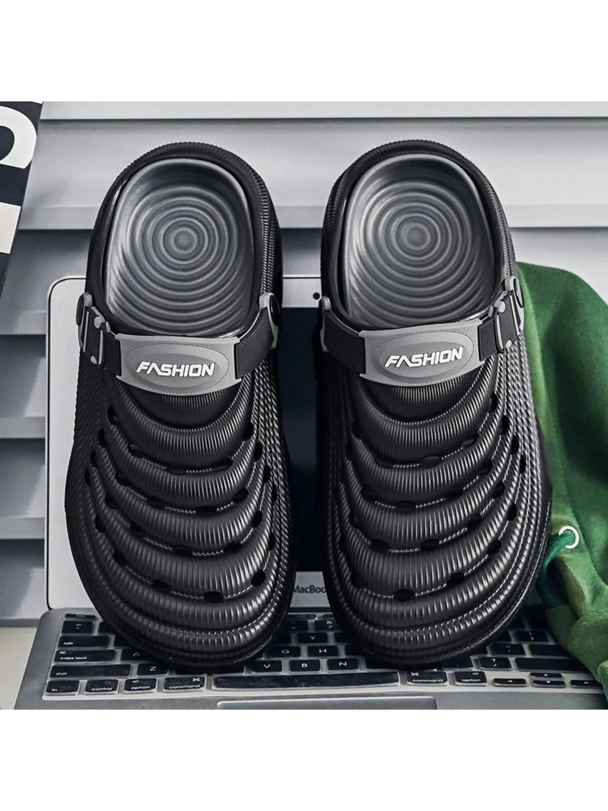 Plus Size Men'S Summer Outdoor Breathable Sandals, Soft Thick Tire Sole Anti-Slip Closed Toe Beach/Hiking Slippers