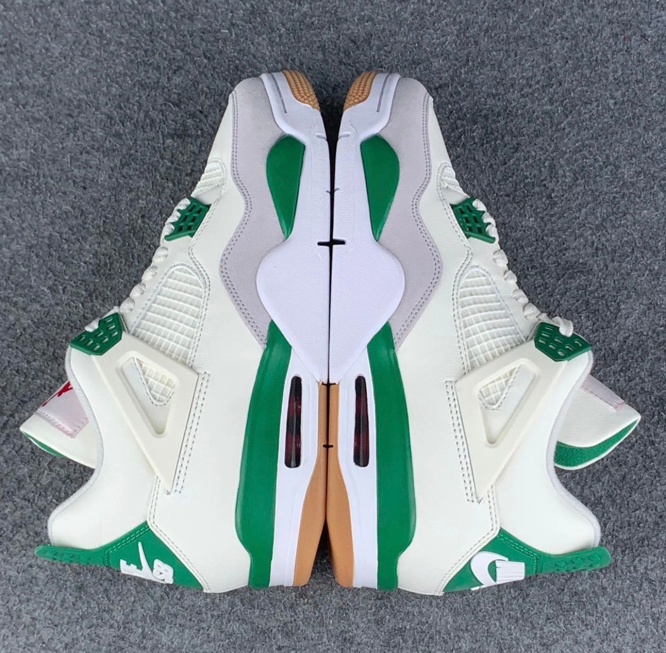 Nike SB x Air Jordan 4 Retro SP 'Pine
Green'