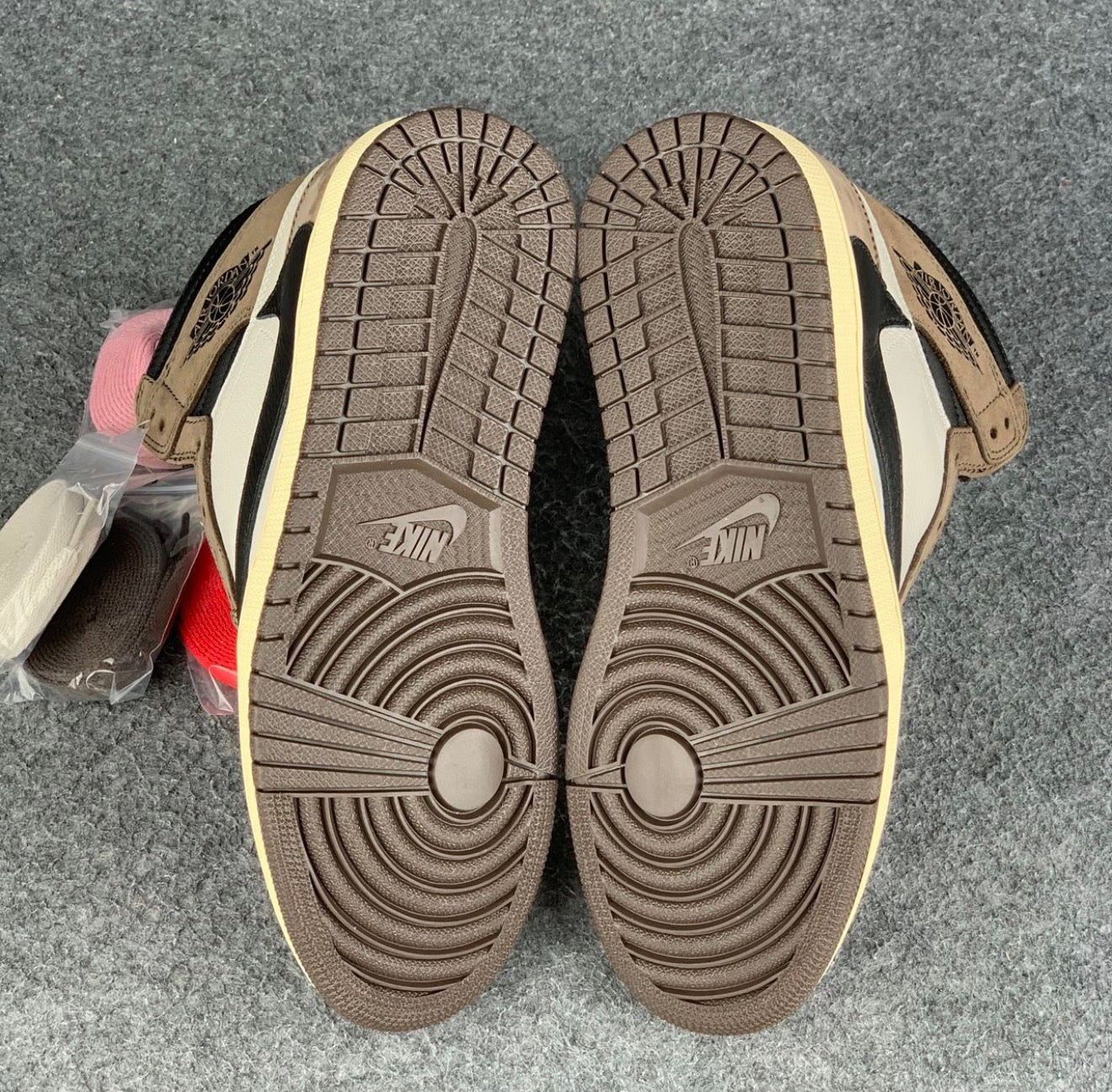 Travis Scott x Air Jordan 1 Retro High OG 'Mocha'