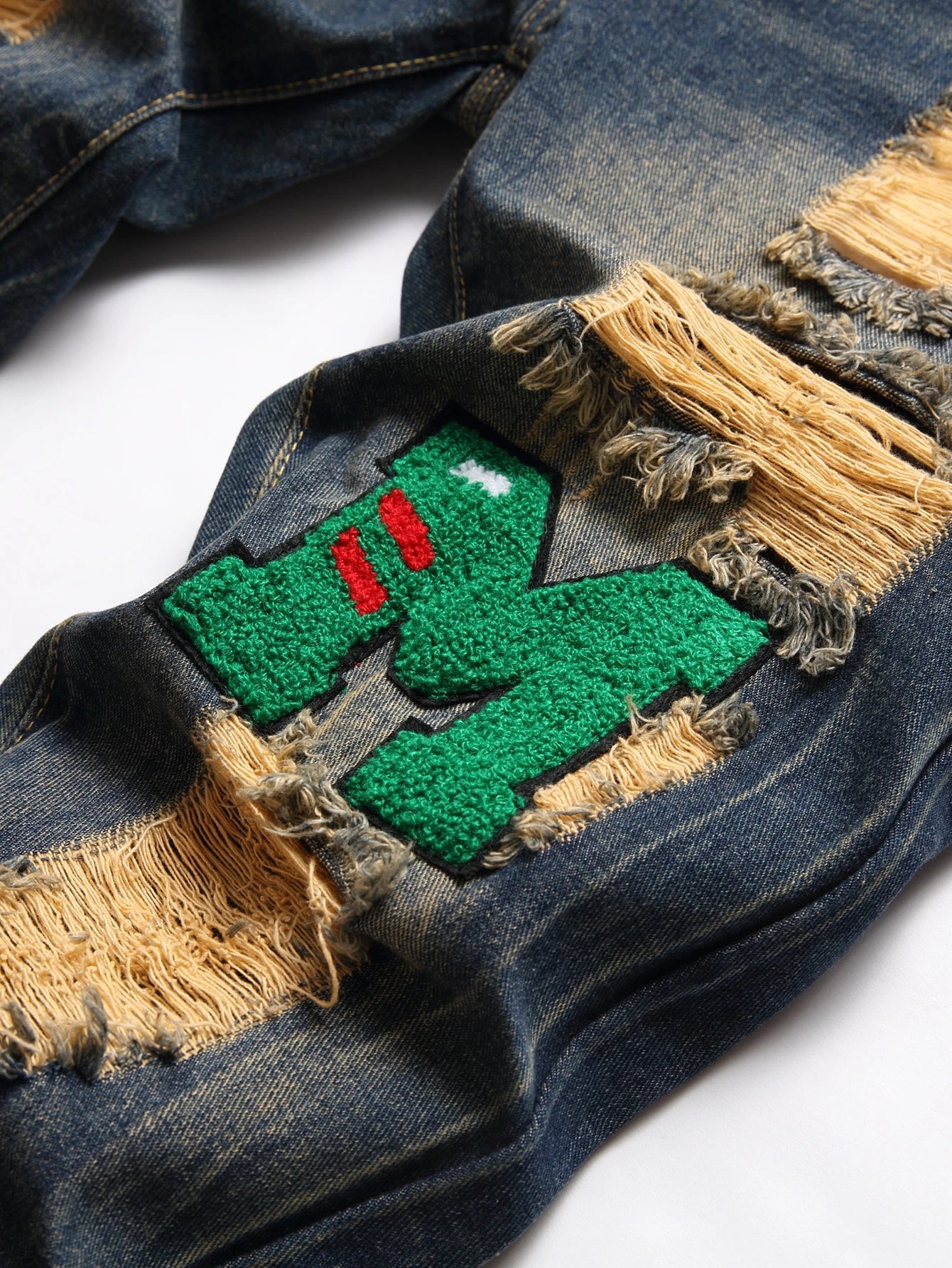 Men Cartoon & Letter Patched Detail Ripped Frayed Jeans