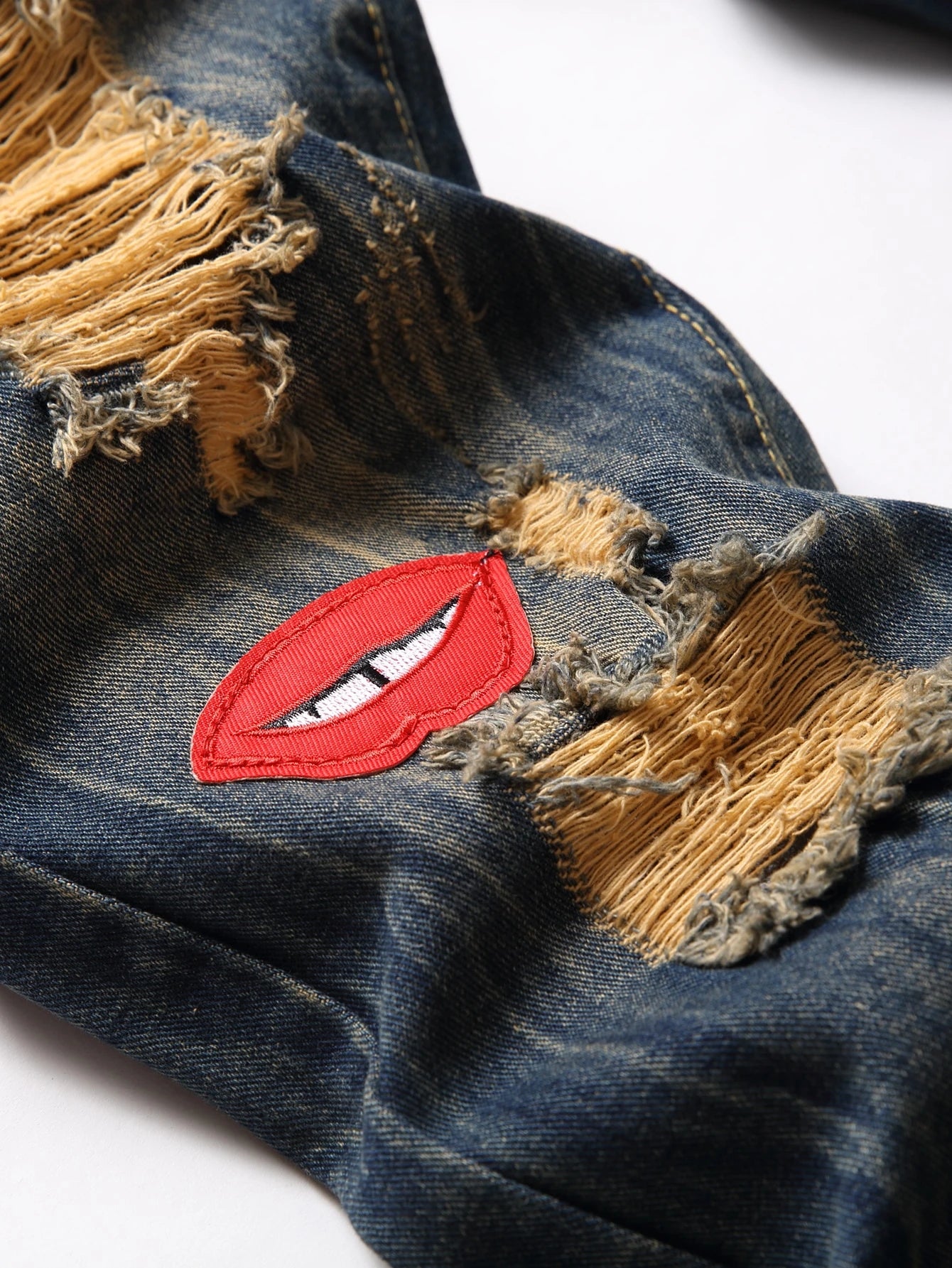 Men Cartoon & Letter Patched Detail Ripped Frayed Jeans