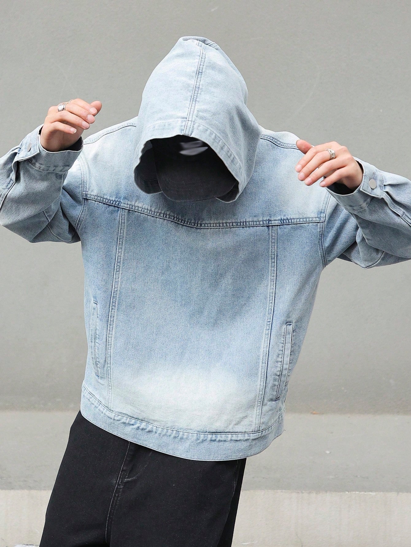 Manfinity Hypemode Men'S Light Blue Washed Denim Casual Loose Drop Shoulder Pullover Sweatshirt