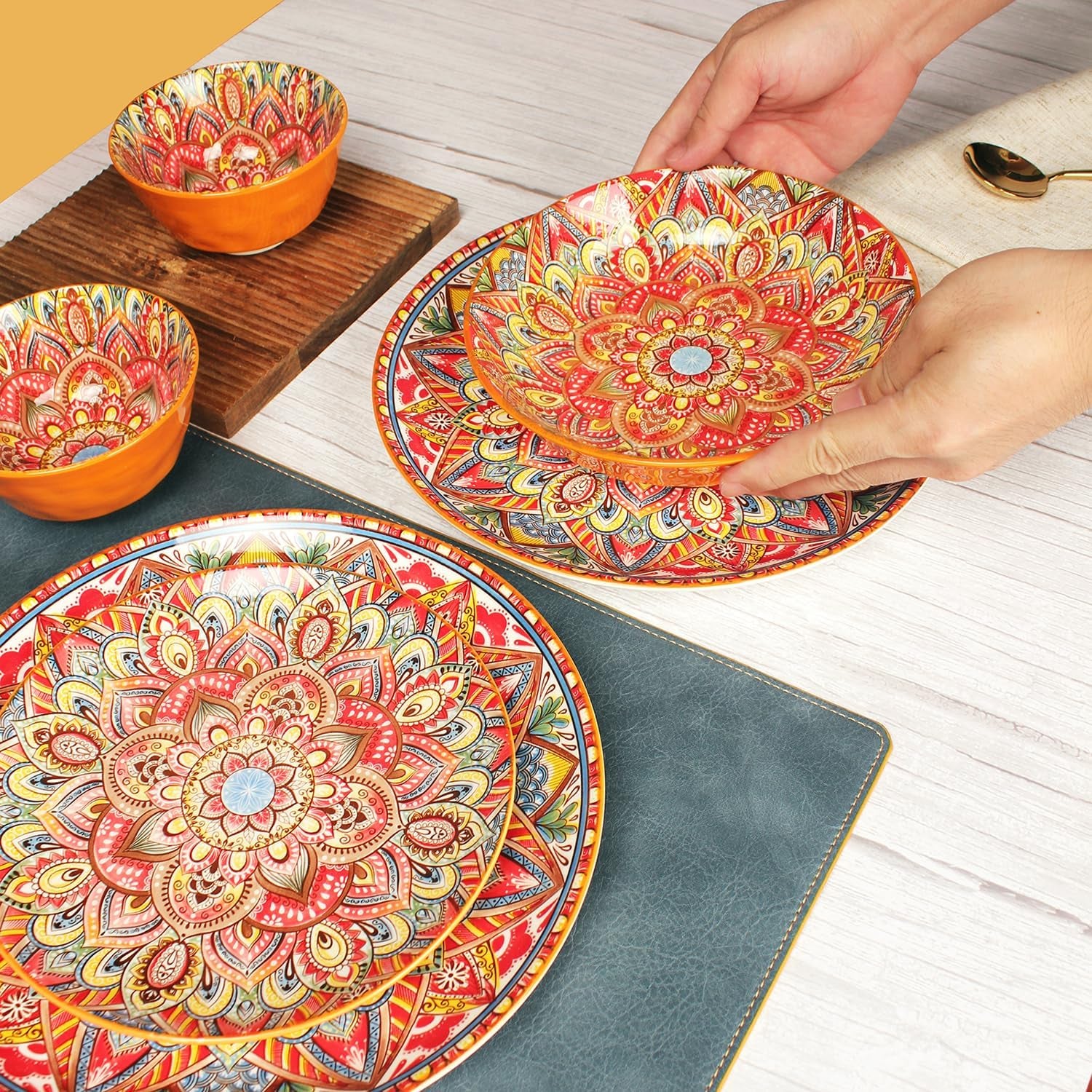 Buffet Dinnerware Porcelain Dinnerware Set, Service for 4 (12 Pcs) Easy to Clean Plate & Bowl Set Apply Casual Dining Indoor Outdoor Dining Party Bohemian Style, Red 26+20.5+12.1 CM