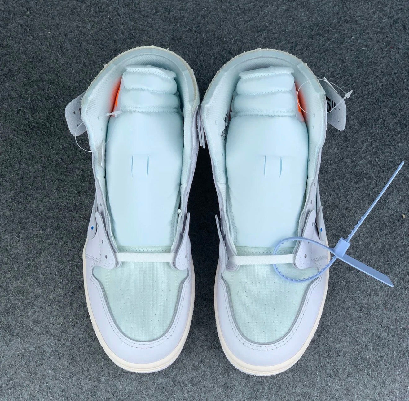 Off-White x Air Jordan 1 Retro High OG
'White' 2018
