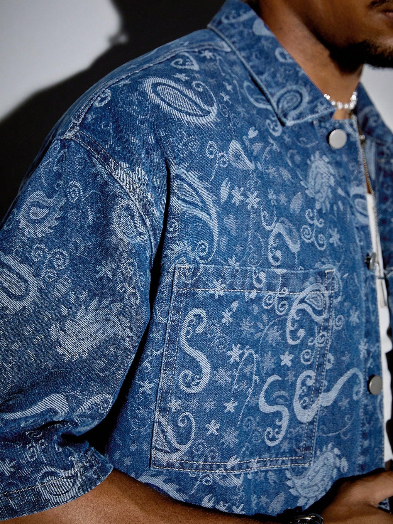 ROMWE MEN Grunge Punk Men'S Summer Vacation Paisley Print Patchwork Pocket Short Sleeve Denim Shirt