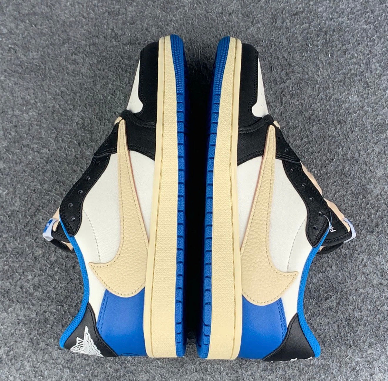 Fragment Design x Travis Scott x Air
Jordan 1 Retro Low