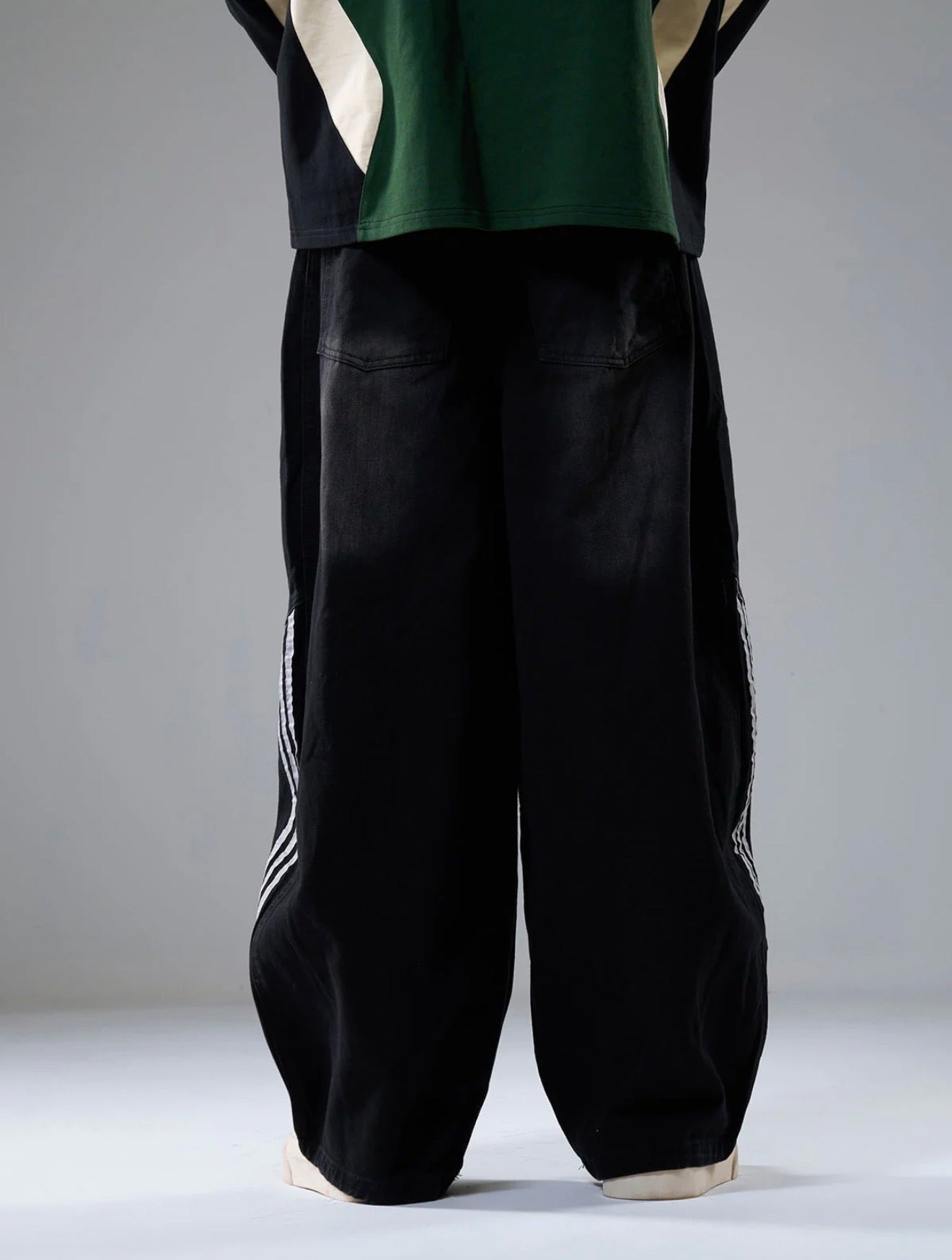 DENIM CONTRAST STRIPED STITCHING BARREL JEANS
