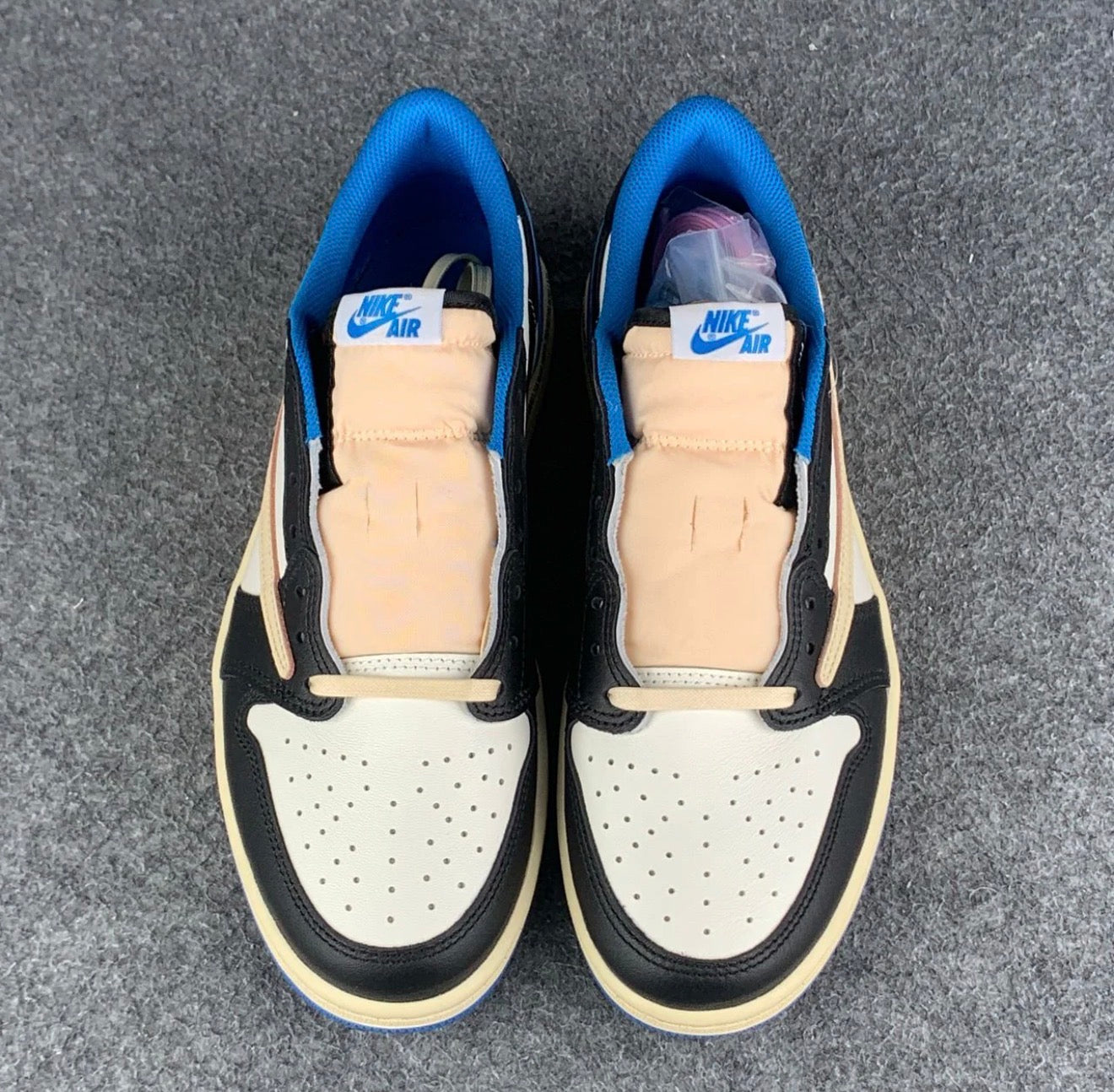 Fragment Design x Travis Scott x Air
Jordan 1 Retro Low