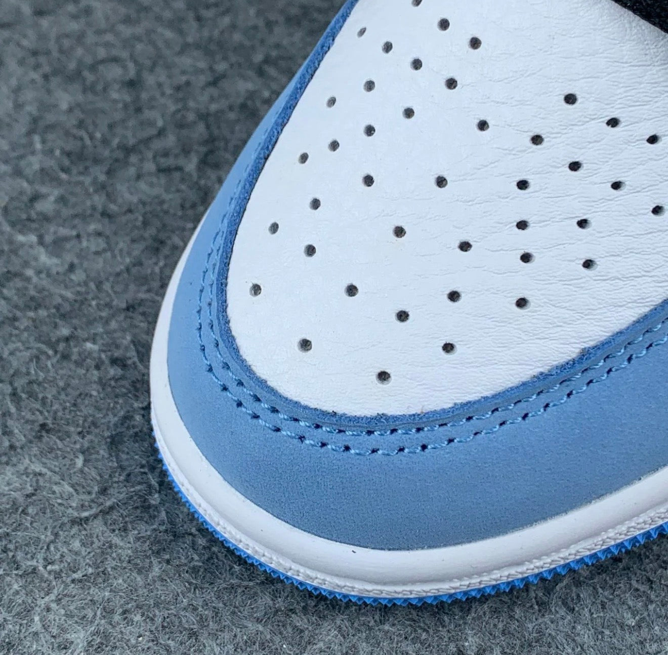 Jordan 1 Retro High University Blue