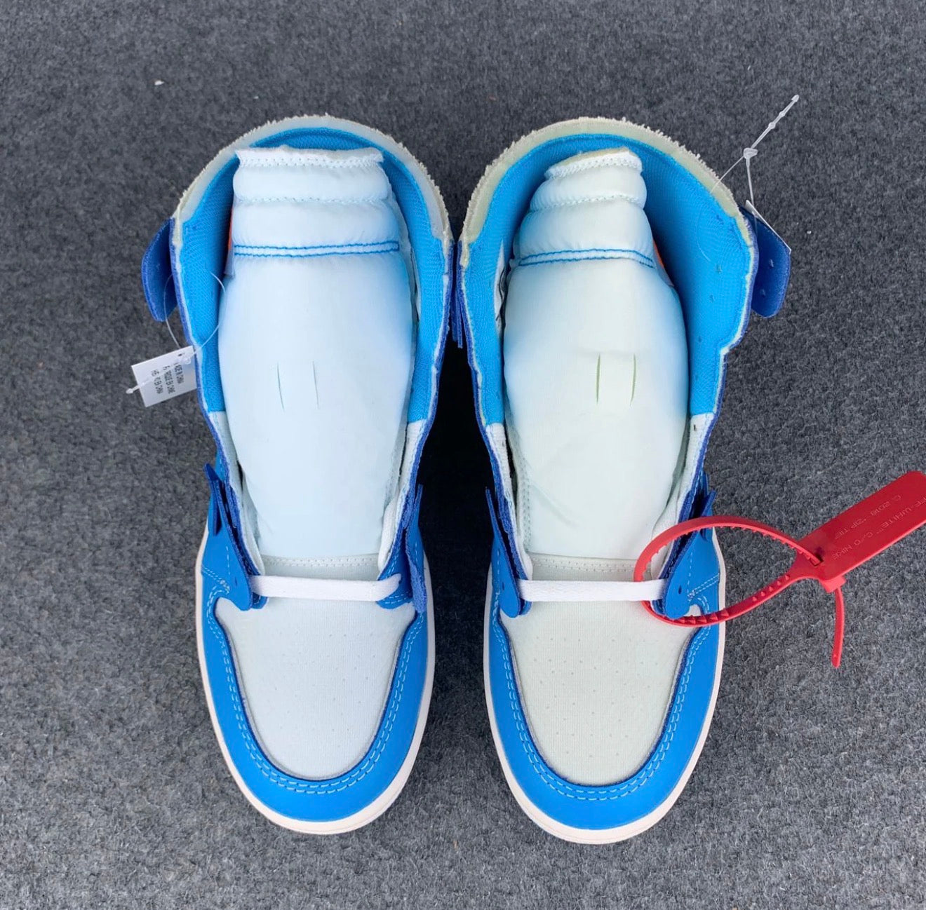 Off-White x Air Jordan 1 Retro High OG 'UNC'