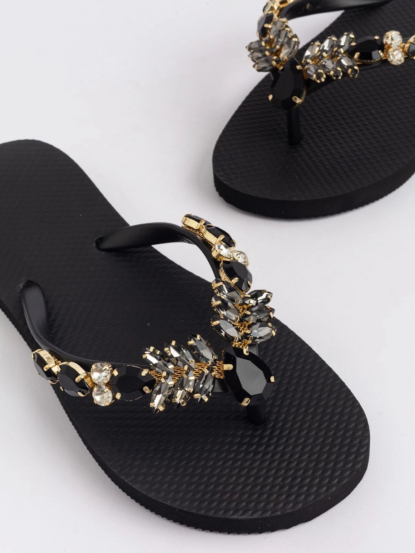Fashionable Flip Flops for Women, Gemstone Decor Slippers