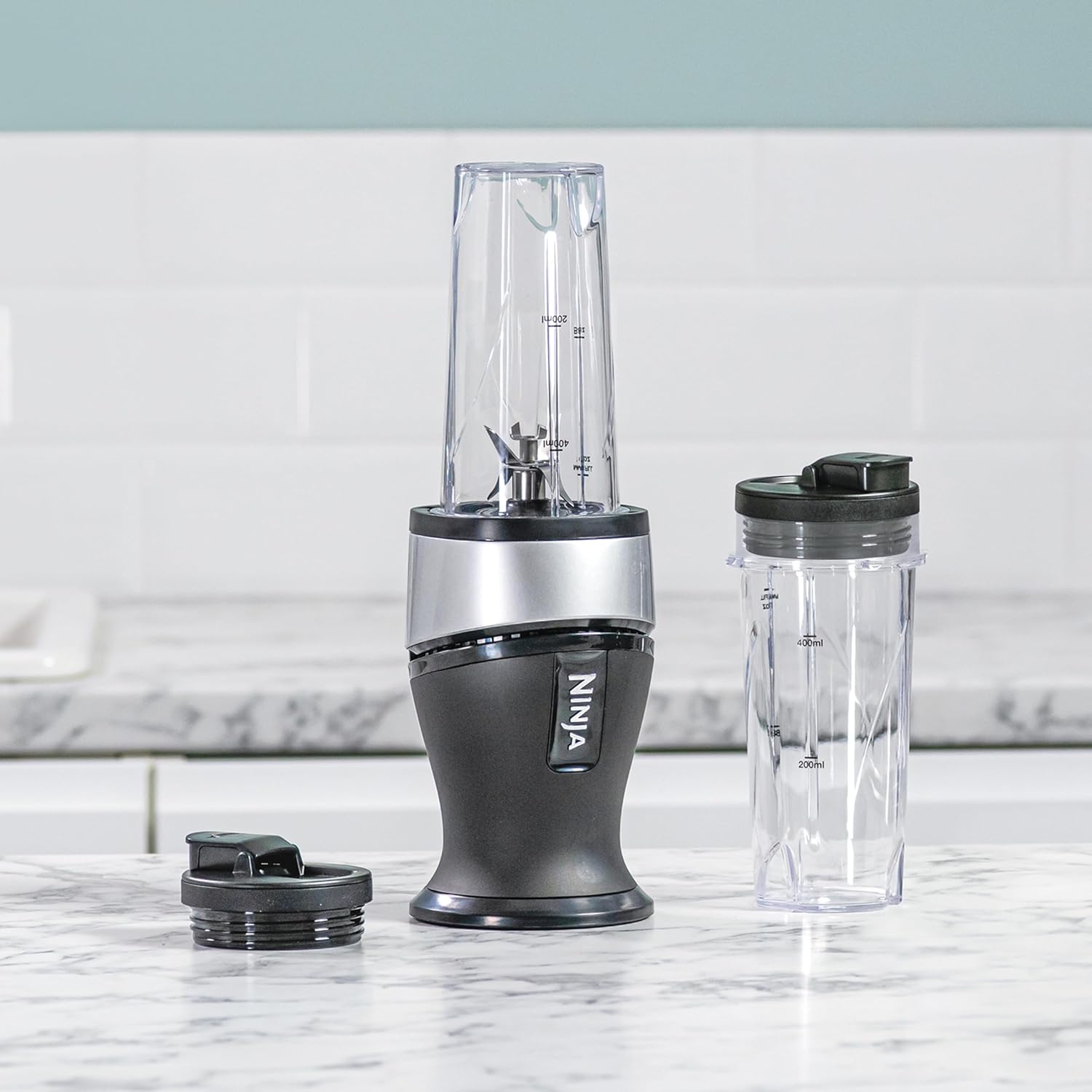 700W Slim Blender & Smoothie Maker, 2X 470Ml Cups with Spout Lids, Personal Blender, Crush Ice & Frozen Fruit, Silver/Black QB3001UKS