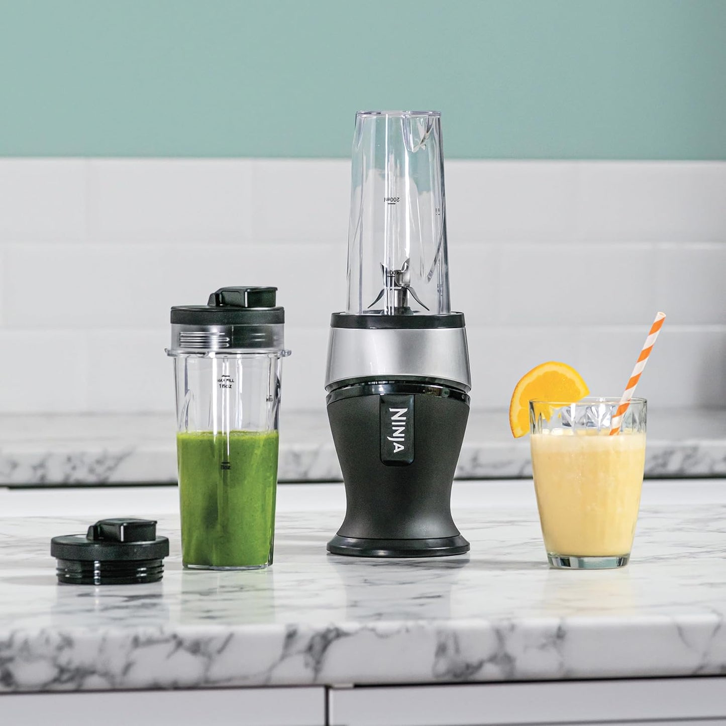 700W Slim Blender & Smoothie Maker, 2X 470Ml Cups with Spout Lids, Personal Blender, Crush Ice & Frozen Fruit, Silver/Black QB3001UKS