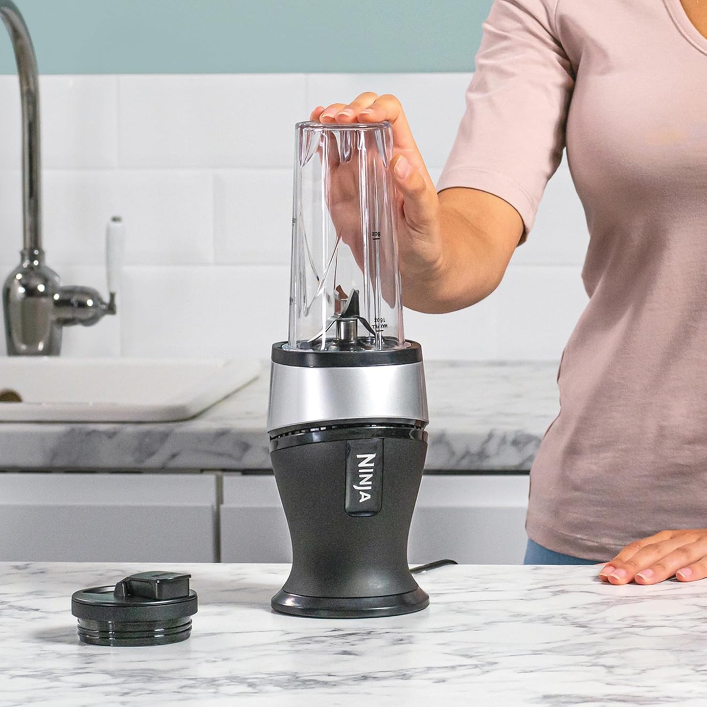 700W Slim Blender & Smoothie Maker, 2X 470Ml Cups with Spout Lids, Personal Blender, Crush Ice & Frozen Fruit, Silver/Black QB3001UKS