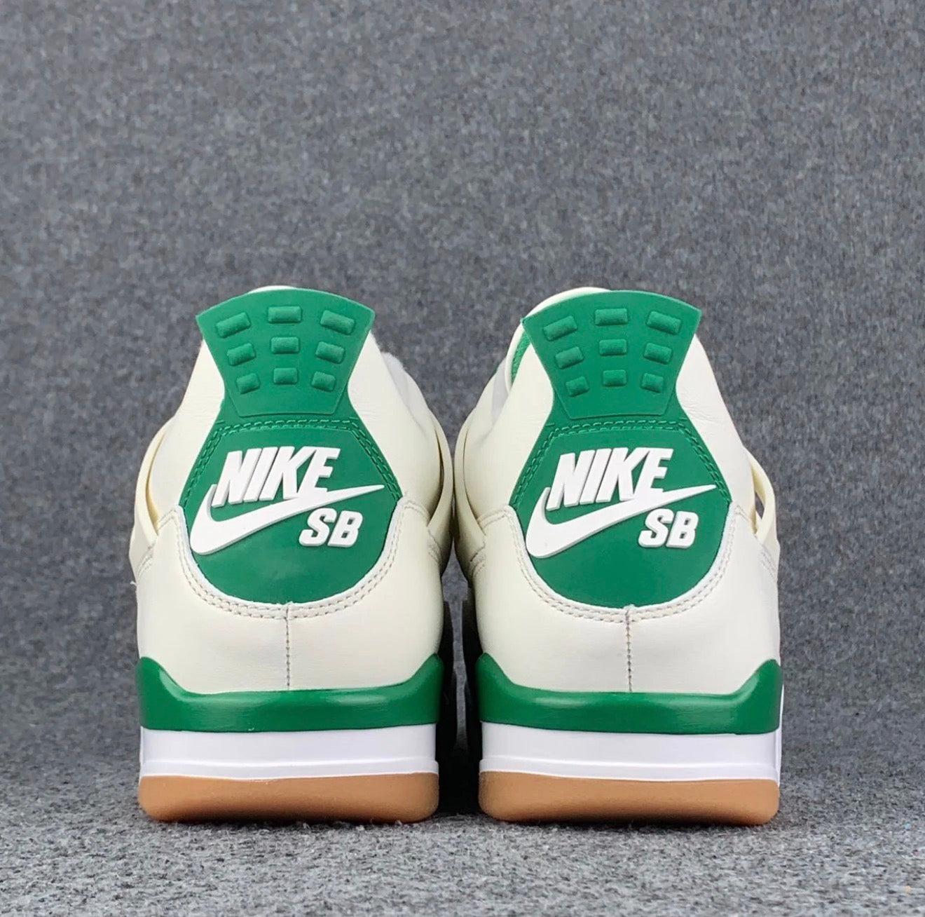 Nike SB x Air Jordan 4 Retro SP 'Pine
Green'