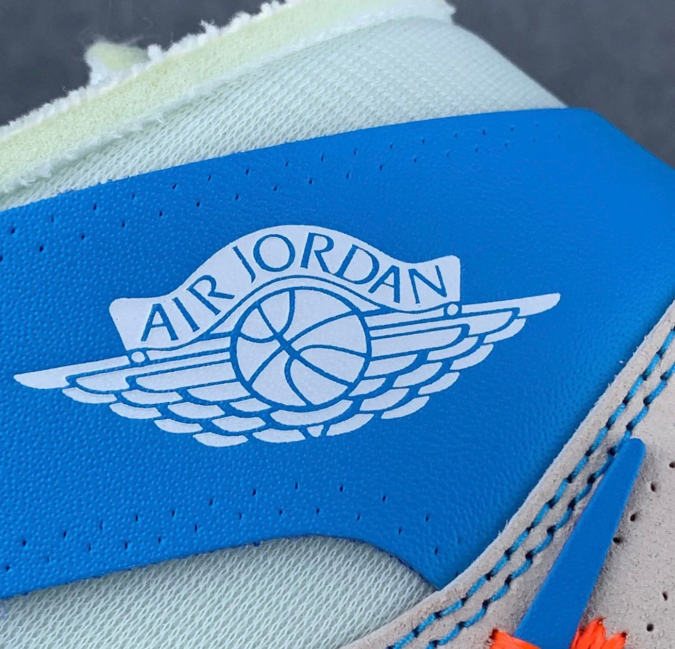 Off-White x Air Jordan 1 Retro High OG 'UNC'