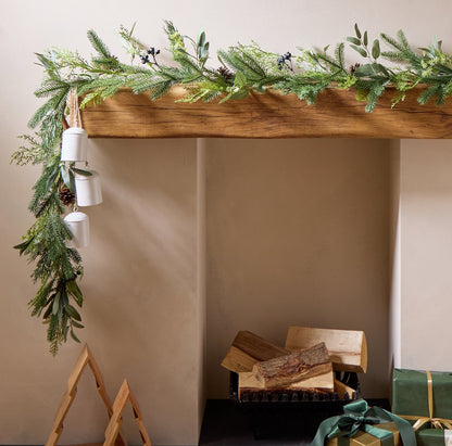 Blueberry and Cinnamon Christmas
Garland