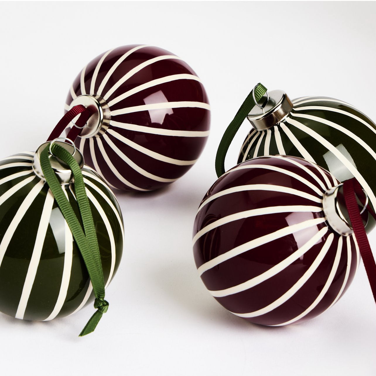 Pack of 4 Glass Christmas Bauble - Multicolour