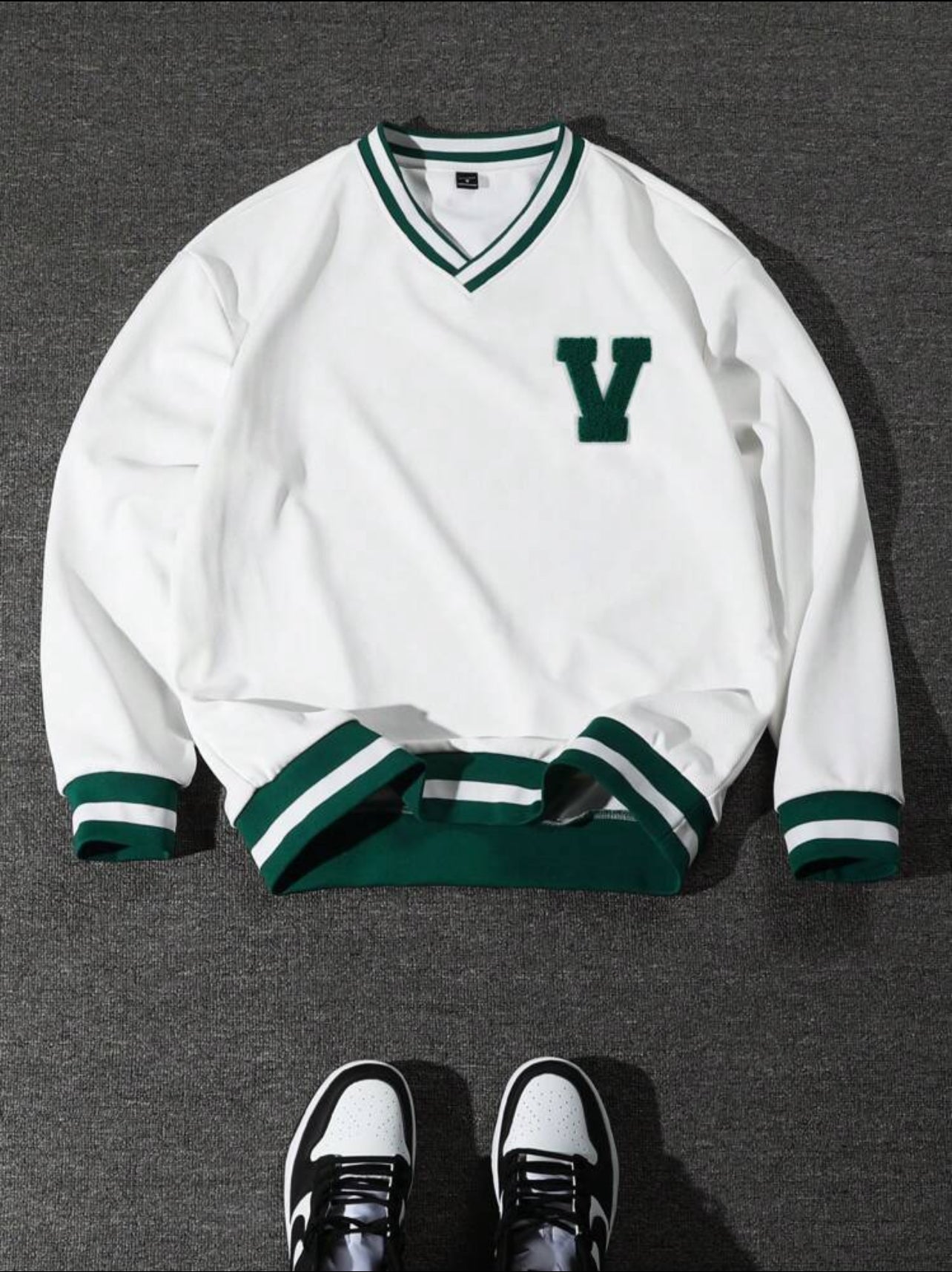 Manfinity Sporsity Men’s Loose V-Neck Y2K Jersey Sweatshirt – Casual Tennis-Inspired Style
