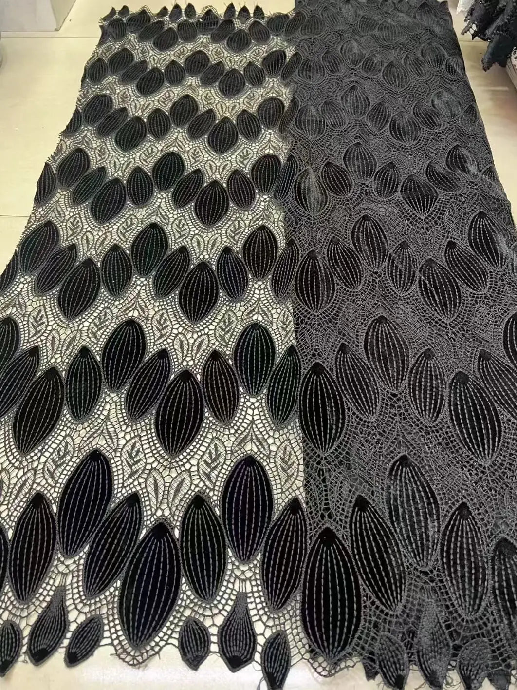 Latest African Handcut Velvet Lace Fabric High Quality Party Dress Asoebi 2025 Luxury Embroidery Nigerian Lace Fabric