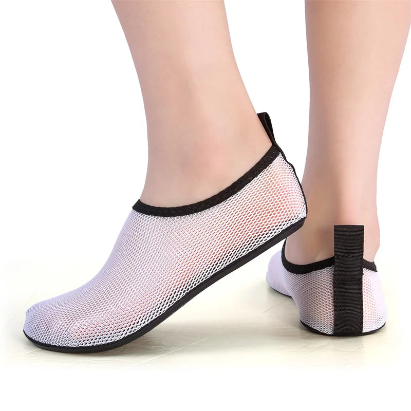 2025 Water Shoes Unisex Quick Dry Beach Sock Barefoot Shoes Men Women Swimming Upstream Sneaker Light Yoga Aqua Shoes