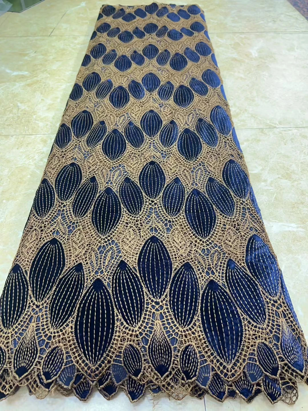 Latest African Handcut Velvet Lace Fabric High Quality Party Dress Asoebi 2025 Luxury Embroidery Nigerian Lace Fabric