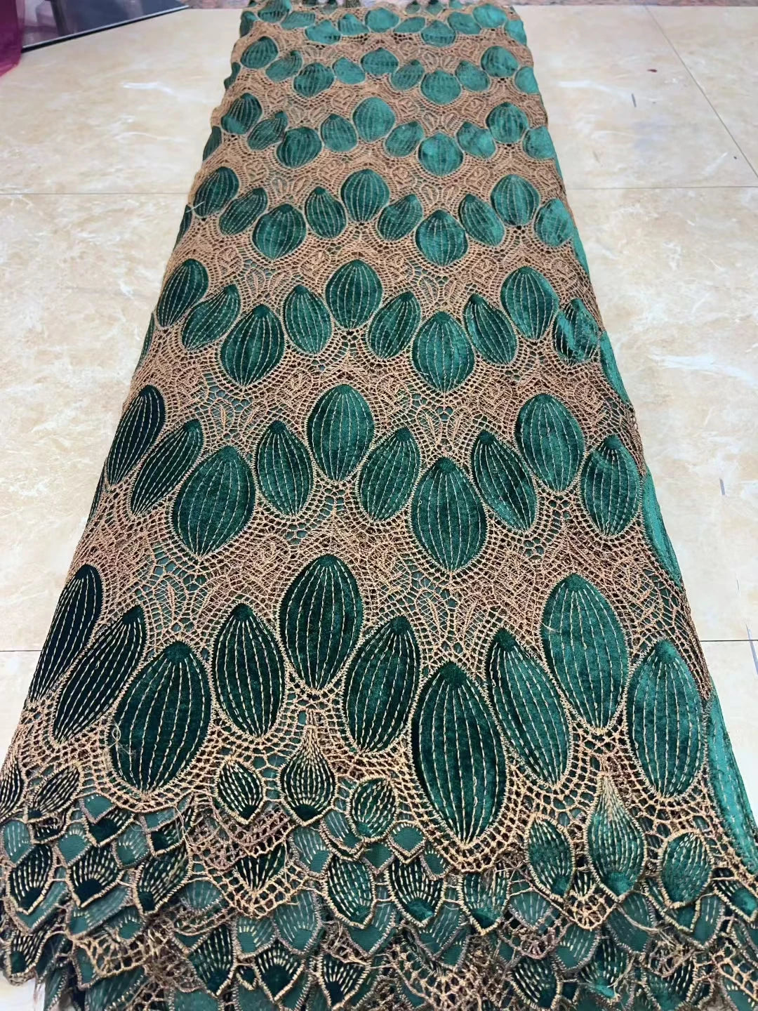Latest African Handcut Velvet Lace Fabric High Quality Party Dress Asoebi 2025 Luxury Embroidery Nigerian Lace Fabric