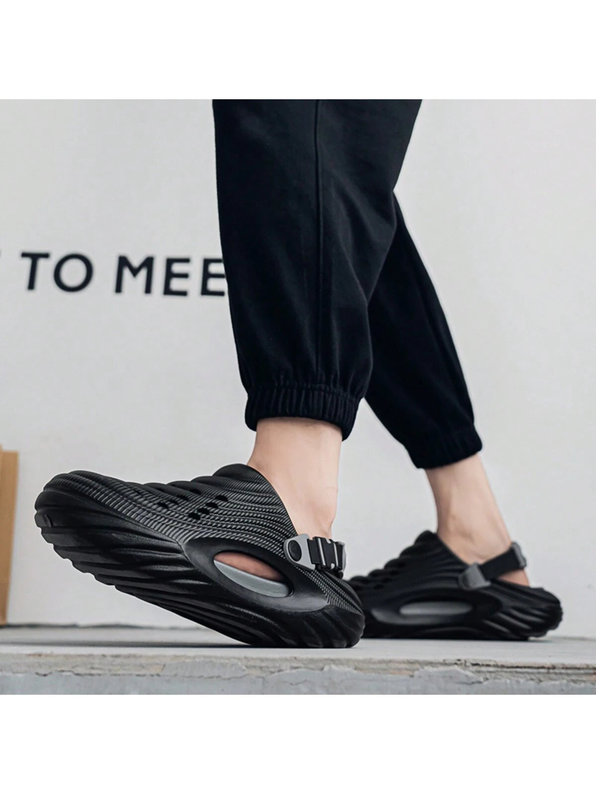 Plus Size Men'S Summer Outdoor Breathable Sandals, Soft Thick Tire Sole Anti-Slip Closed Toe Beach/Hiking Slippers